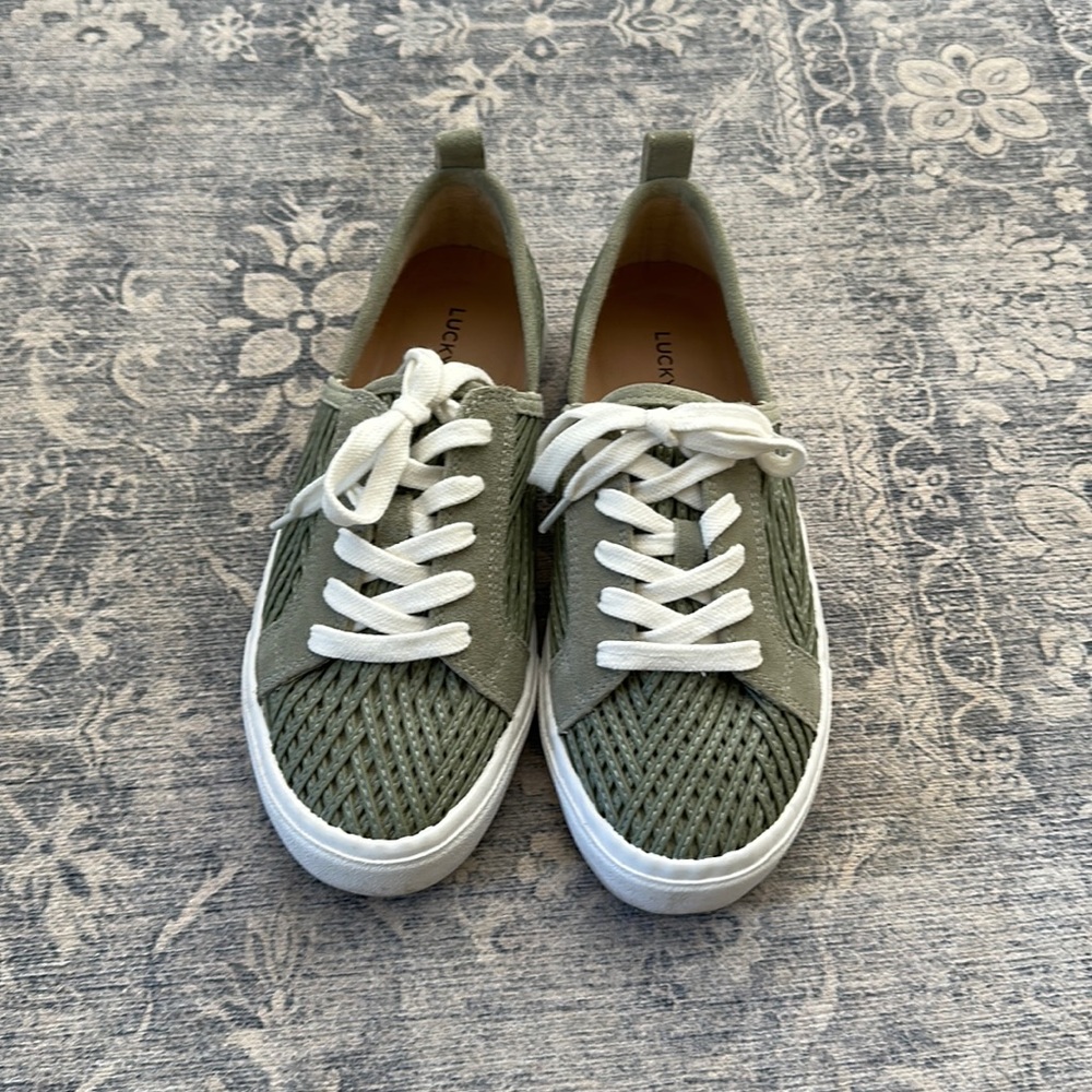 Olive green Lucky Brand sneakers🤍